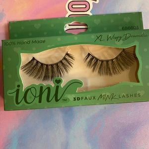 Selling 6 dramatic lashes pair for $12